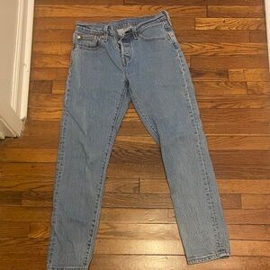 Classic Women’s Levi Blue Jeans - Slim Fit